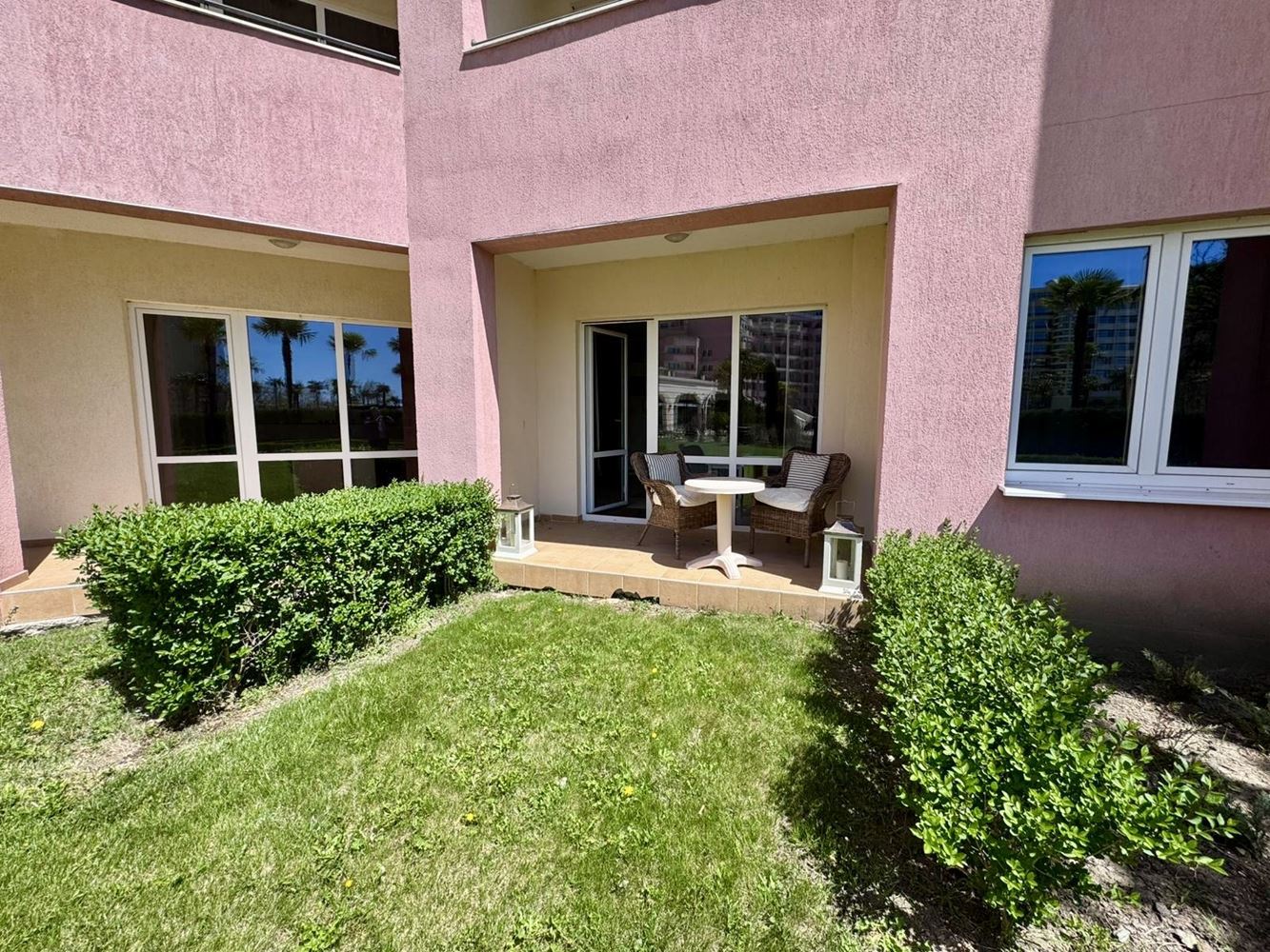 Luxusní byt s jednou ložnicí v prestižním komplexu na první linii – komfort, styl a nekonečné vybavení