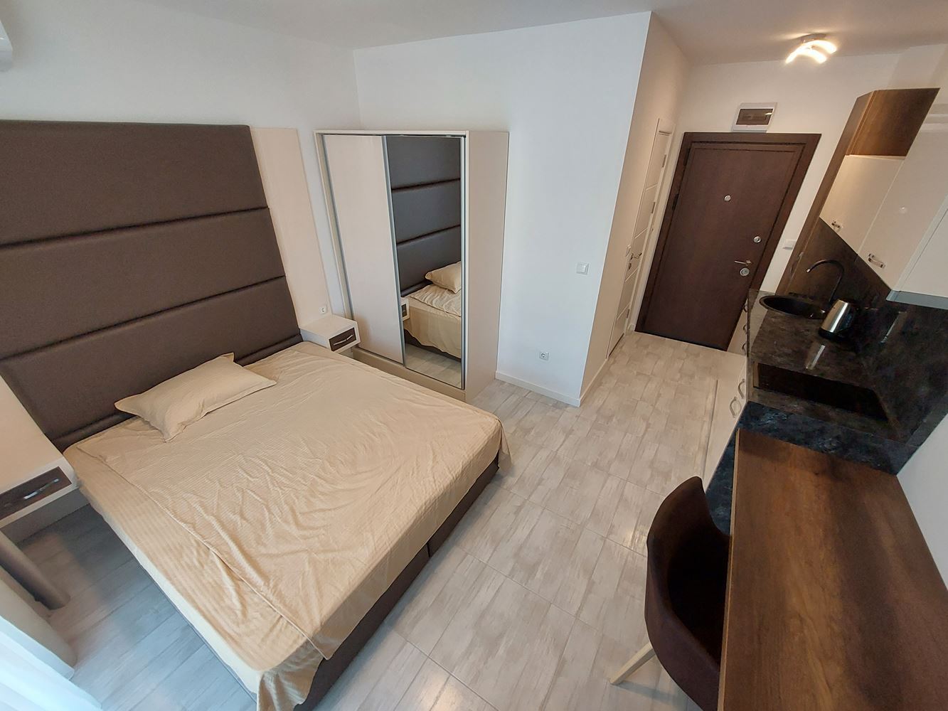 Elegantní studio v první linii u moře v prestižním komplexu ve Sveti Vlas – komfort, styl a výhled na moře