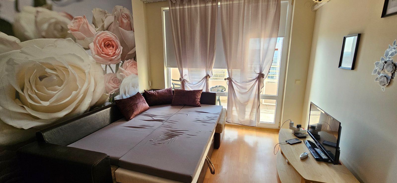 Stylové studio s terasou a vynikajícím vybavením ve Slunečném pobřeží