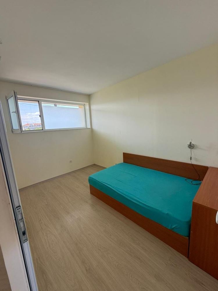 Prostorný apartmán se dvěma ložnicemi a výhledem na moře, 500 m od pláže v Černomorci