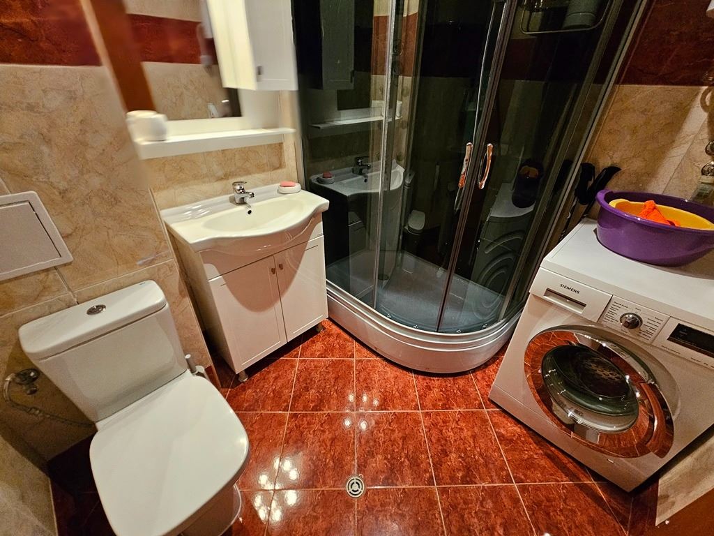 Luxusní panoramatický apartmán na první linii u moře se dvěma ložnicemi a obrovskou terasou
