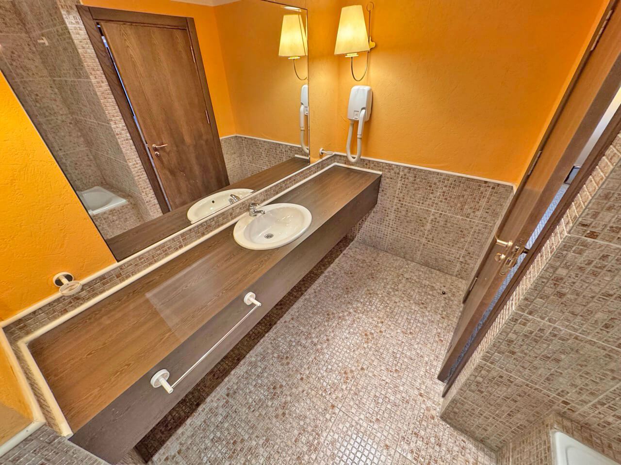 Exkluzivní apartmán s jednou ložnicí v pětihvězdičkovém komplexu 100 m od moře v Slunečném pobřeží
