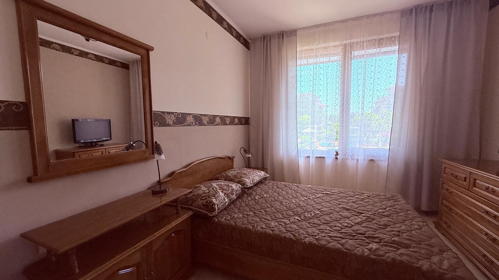 Luxusní dvoupokojový apartmán v komplexu v Nesebaru – 200 metrů od pláže, výhled na bazén a zahradu