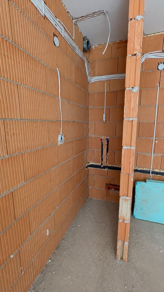 Apartmán s vlastní zahrádkou 100 m od moře v Sarafovu – novostavba před Aktem 15