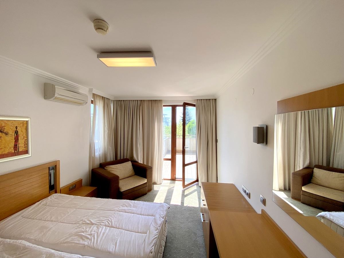 Dvoupokojový byt (s jednou ložnicí) v první linii u moře v Ravda – luxus, příroda a výhled na bazén