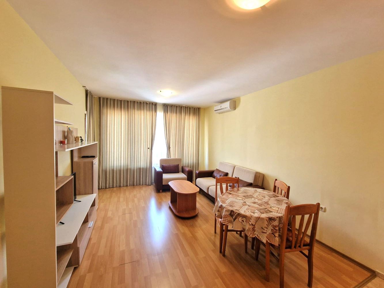 Světlý apartmán s jednou ložnicí v Nesebaru – bez poplatku za údržbu, s Aktem 16 a skvělou lokalitou