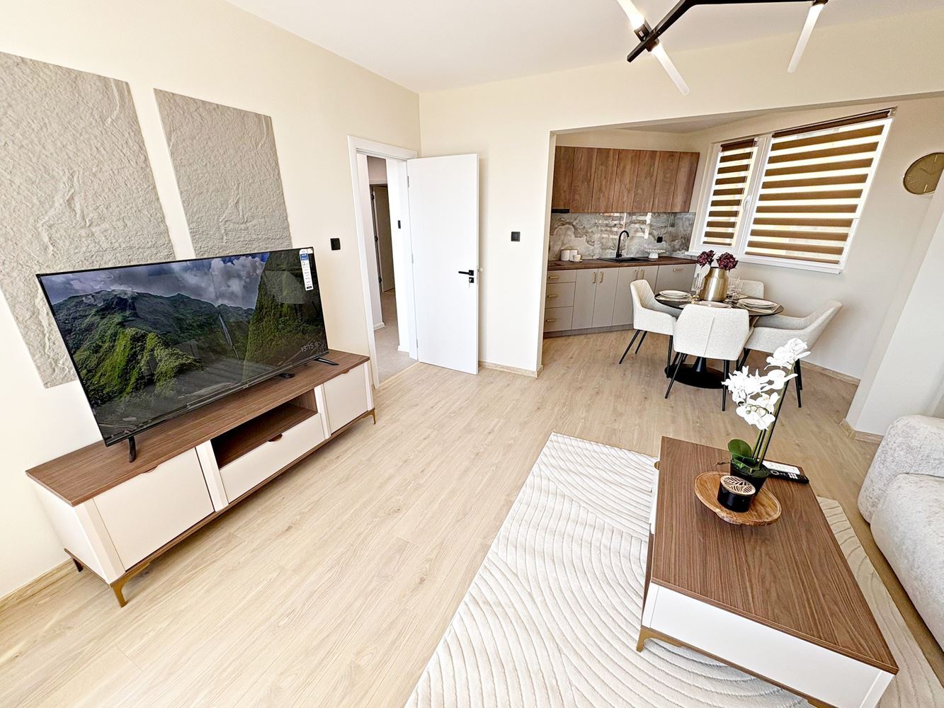 Dvě nezávislé bytové jednotky s výhledem na moře v centru Sveti Vlas – designový interiér a vlastní parkovací místo