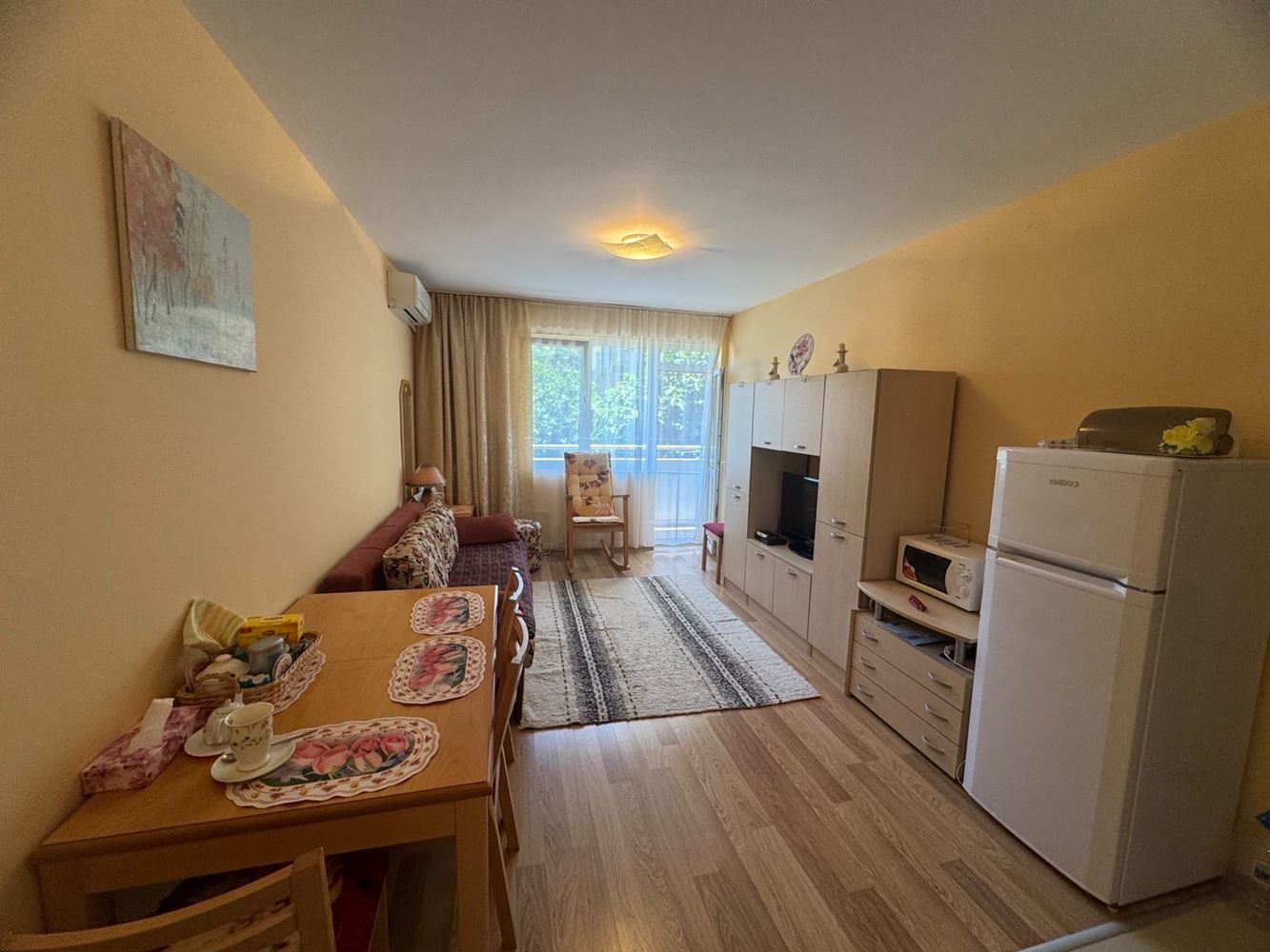 Apartmán s jednou ložnicí ve Starém městě Pomorie – kompletně zařízený, v obytné budově a připravený k nastěhování