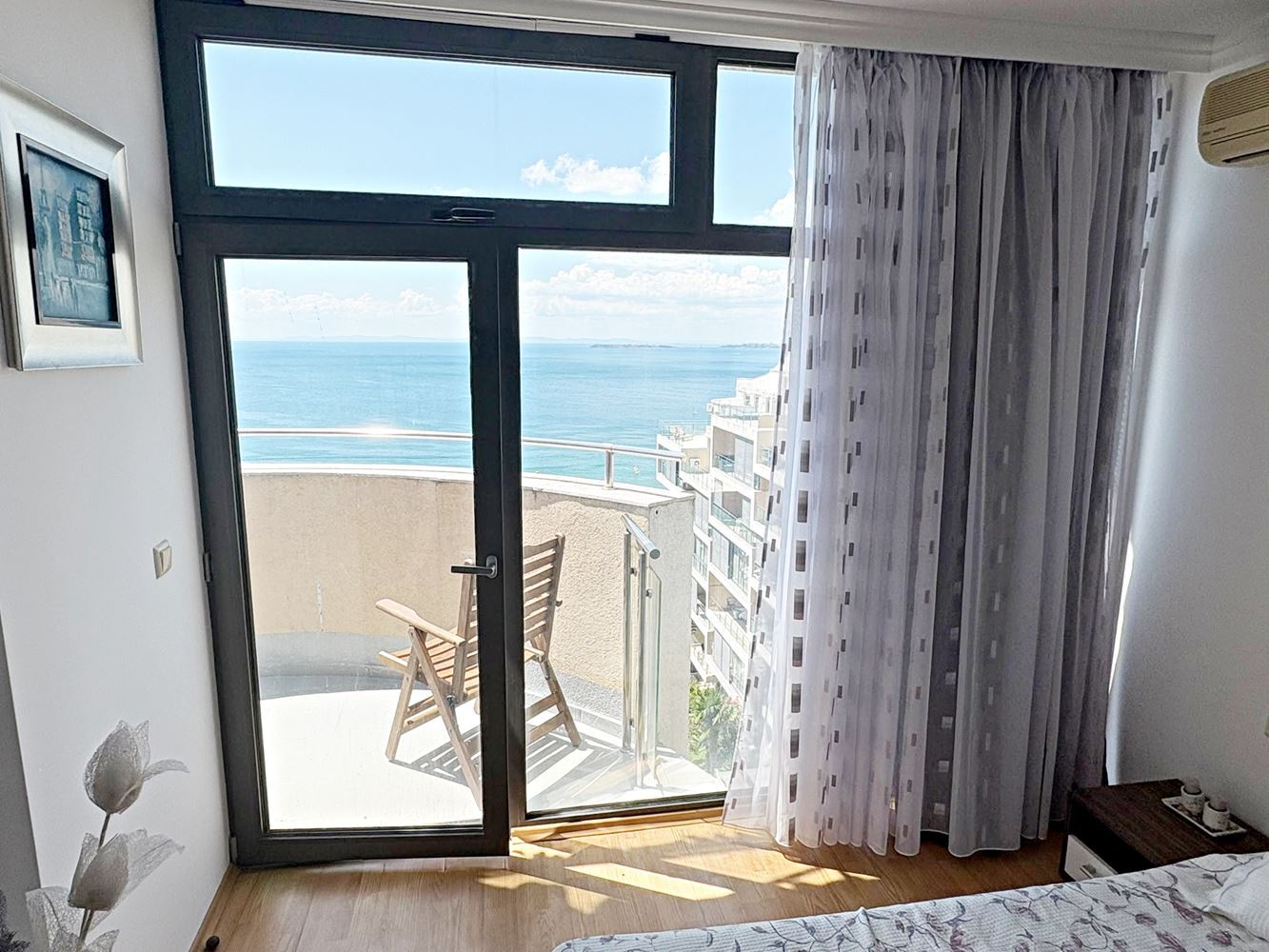 Luxusní apartmán s jednou ložnicí s panoramatickým výhledem na moře v první linii ve Sveti Vlas