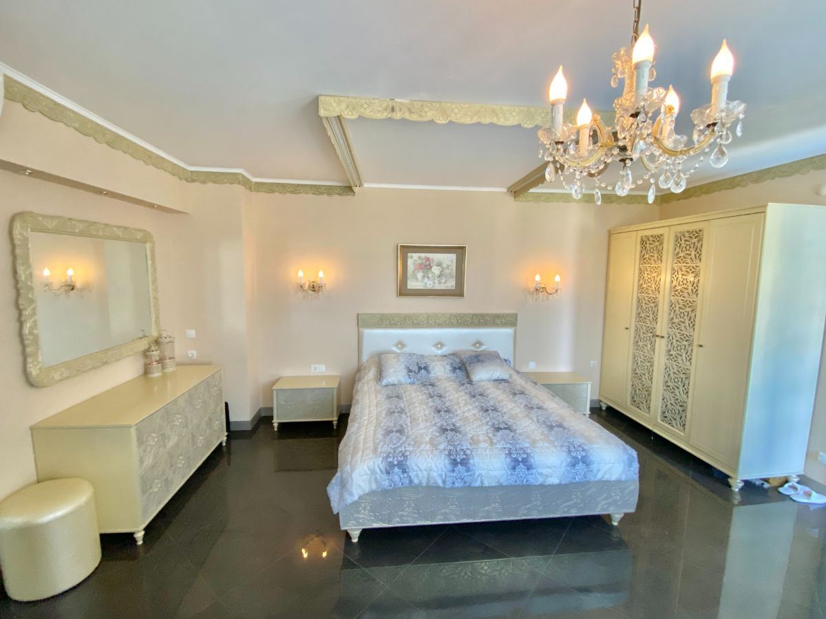 Unikátní mezonetový apartmán v prémiovém komplexu ve městě Nesebar