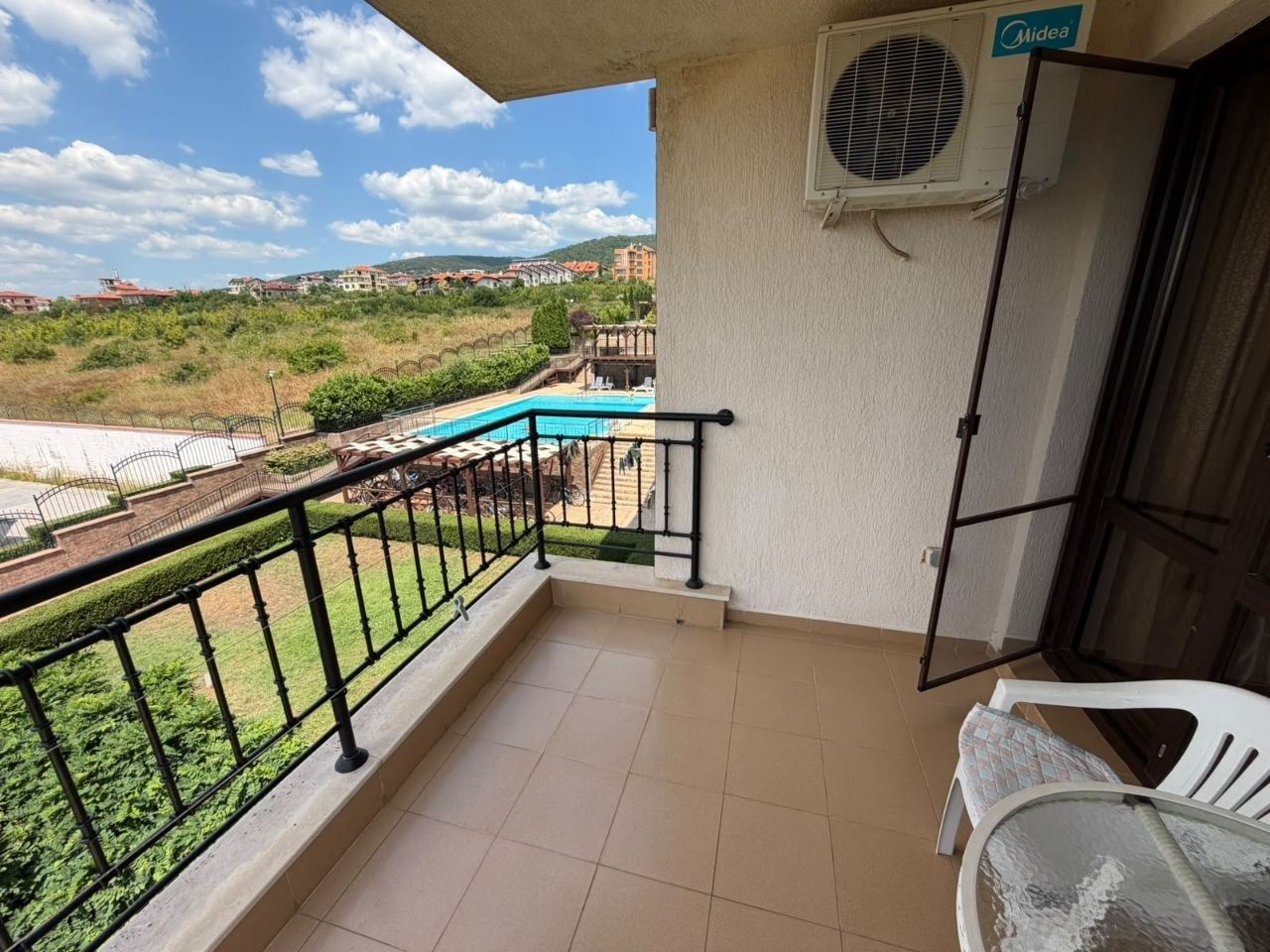 Stylový apartmán s jednou ložnicí a výhledem na moře v prestižním komplexu ve Sveti Vlas – ideální pro odpočinek a investici