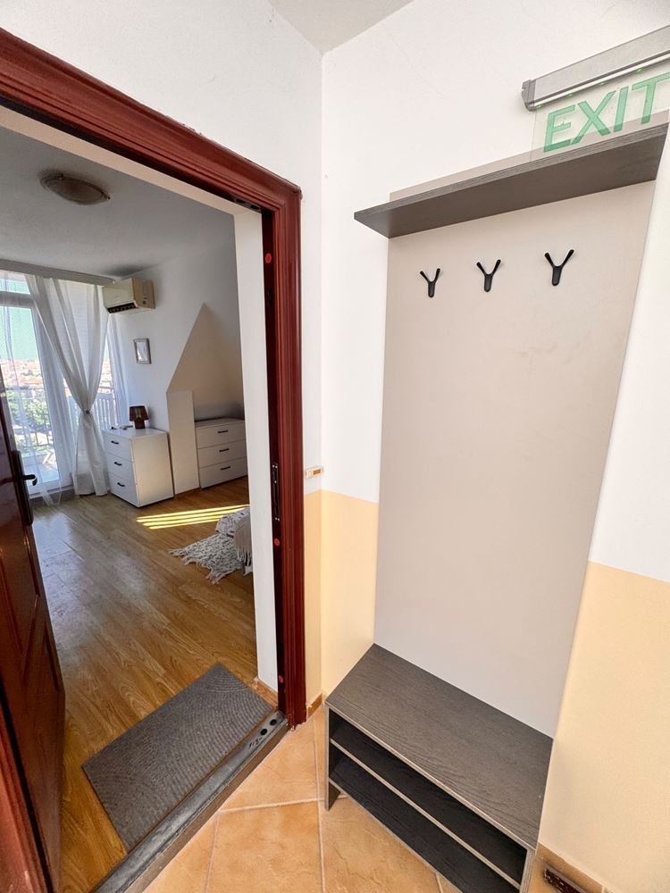 Stylové studio s panoramatickou terasou v Pomorie – nízký poplatek za údržbu, jižní orientace a vynikající lokalita blízko moře