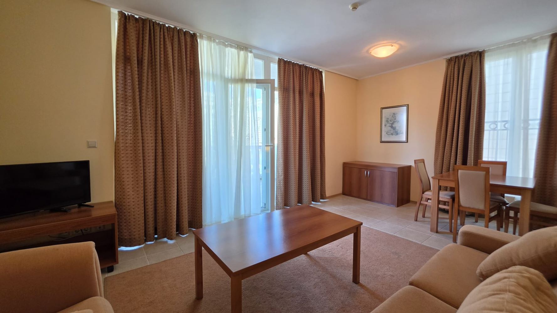Prostorný apartmán s jednou ložnicí v první linii u moře v Pomorie