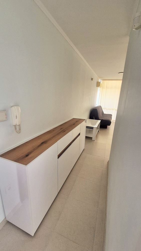 Stylový apartmán s jednou ložnicí a novým zařízením v oblasti Cocoa Beach – připravený k nastěhování
