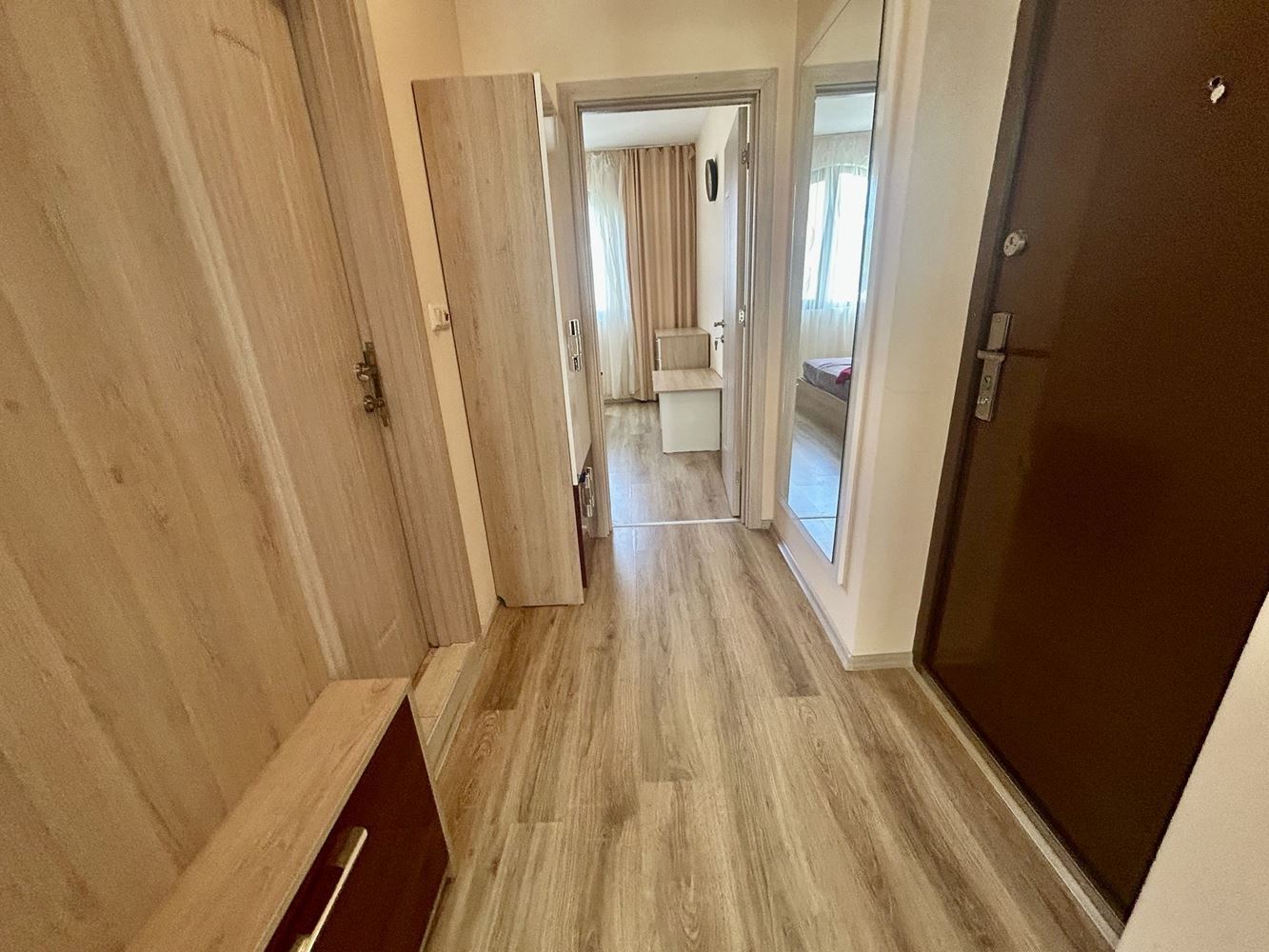 Komfortní 2+kk apartmán s přímým vstupem k bazénu v Nesebaru – mimořádně praktická nabídka