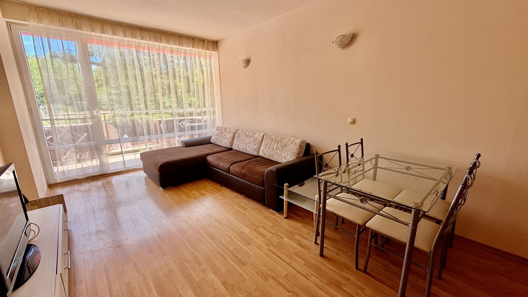 Slunečné pobřeží: apartmán s jednou ložnicí 300 metrů od pláže – komfort, kvalita a skvělá investice