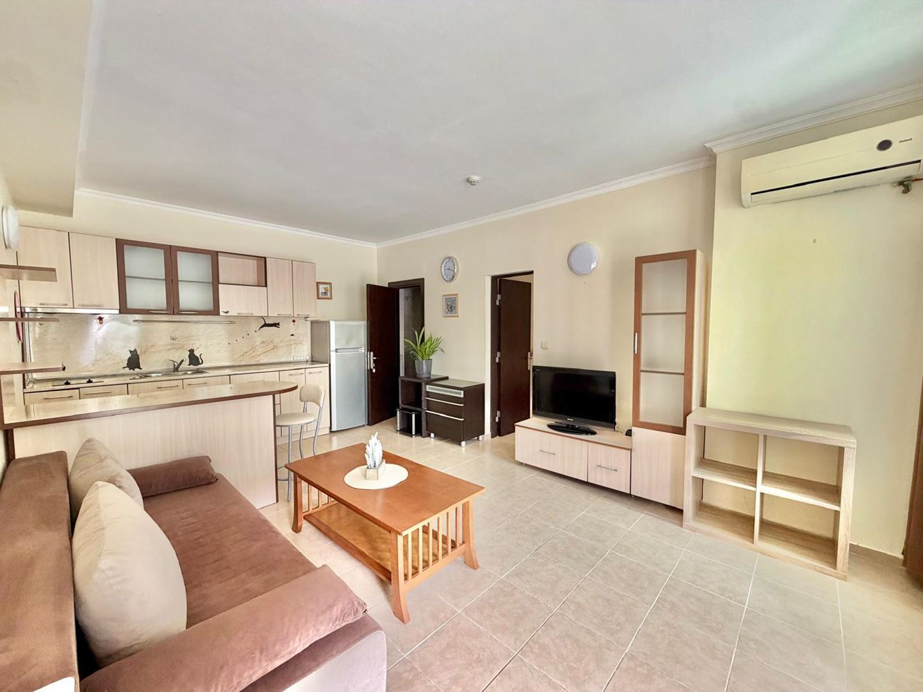 Prostorný apartmán 300 metrů od pláže ve Sveti Vlas – vynikající investice s možností rozdělení na dvě bytové jednotky