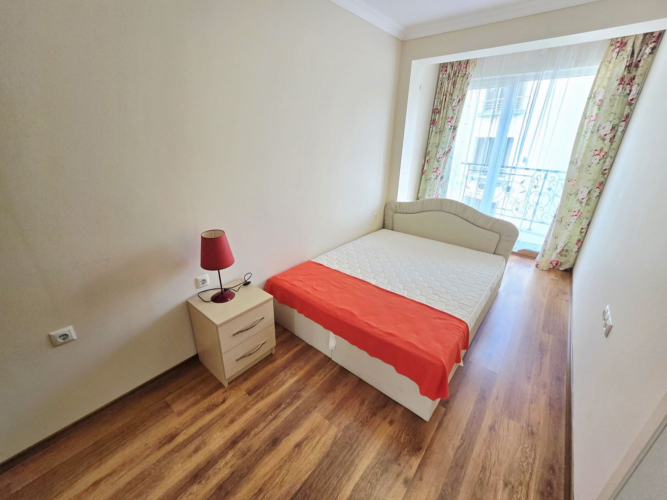 Moderní apartmán s jednou ložnicí v Slunečném pobřeží – nová rekonstrukce, skvělá investice a připravený k nastěhování