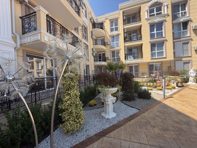 Nový apartmán s jednou ložnicí a prostorným balkonem v moderním komplexu v Ravdě