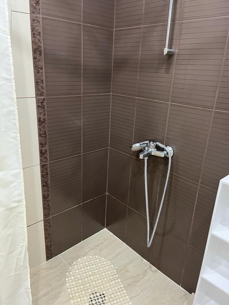 Prostorný apartmán s jednou ložnicí na první linii v malebné Ravdě