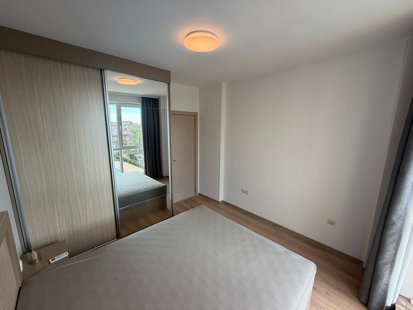 Apartmán se 2 ložnicemi v moderním komplexu s krásným zeleným prostředím v Ravdě