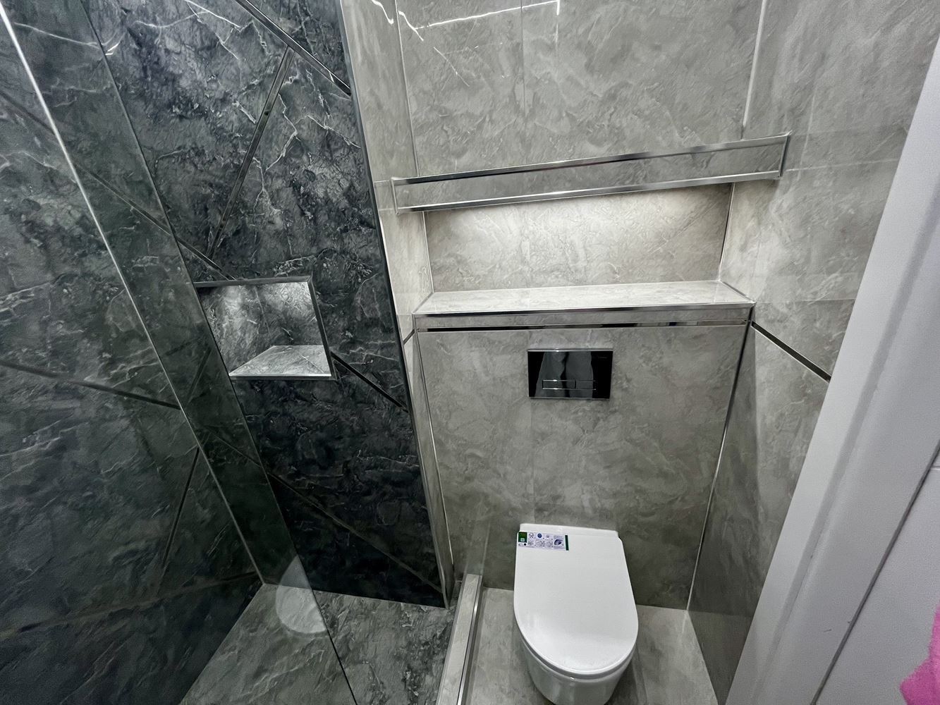 Moderní apartmán s jednou ložnicí s panoramatickým výhledem v prestižním komplexu – připraven k nastěhování