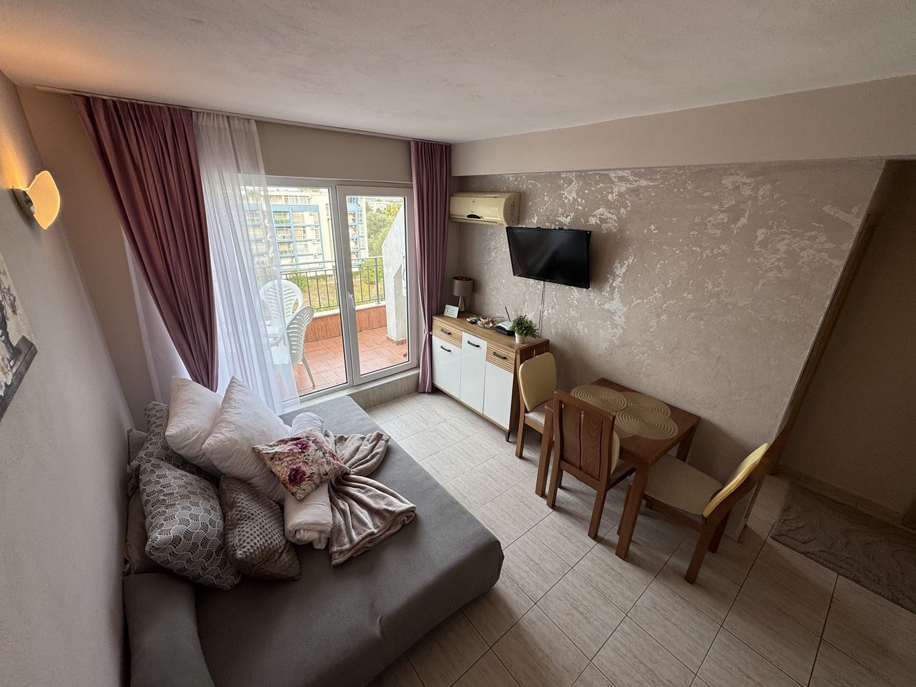 Apartmán s jednou ložnicí a panoramatickým výhledem v srdci Slunečného pobřeží