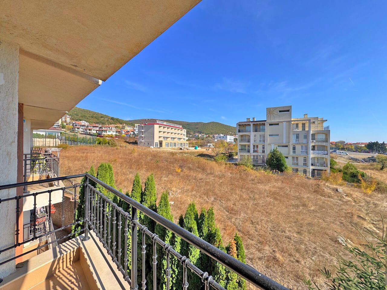 Apartmán s jednou ložnicí a výhledem na moře ve Sveti Vlasu – luxus, bazény a SPA vybavení po celý rok