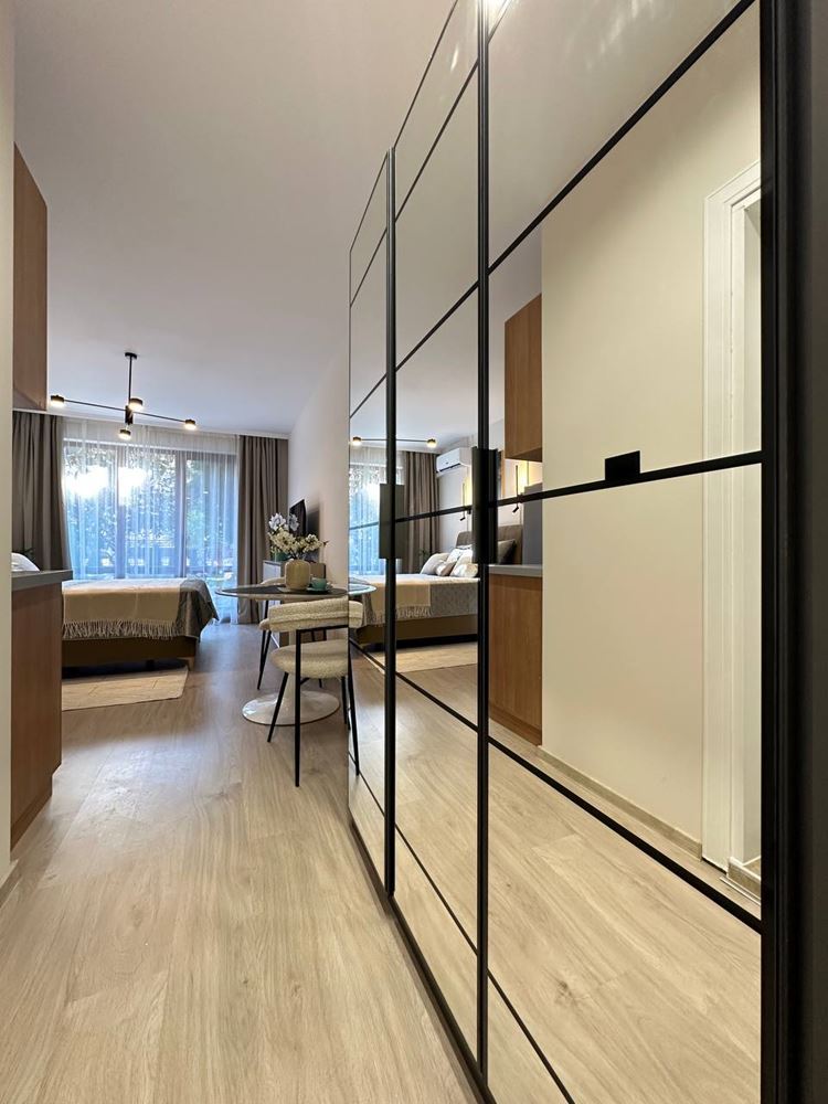 Stylový a útulný apartmán s přímým vstupem k bazénu – moderní studio v uzavřeném komplexu 300 m od moře