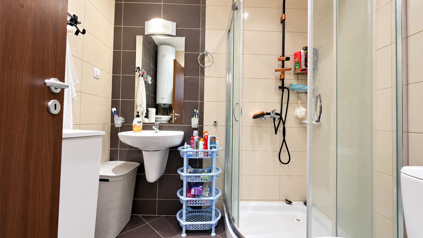 Útulný menší apartmán s jednou ložnicí v komplexu s bazénem a nepřetržitou ostrahou