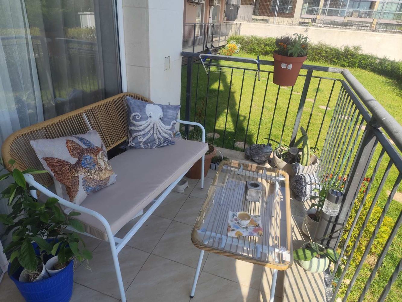 První linie u moře v Nesebaru – apartmán s jednou ložnicí s přímým výhledem na moře, připravený k nastěhování