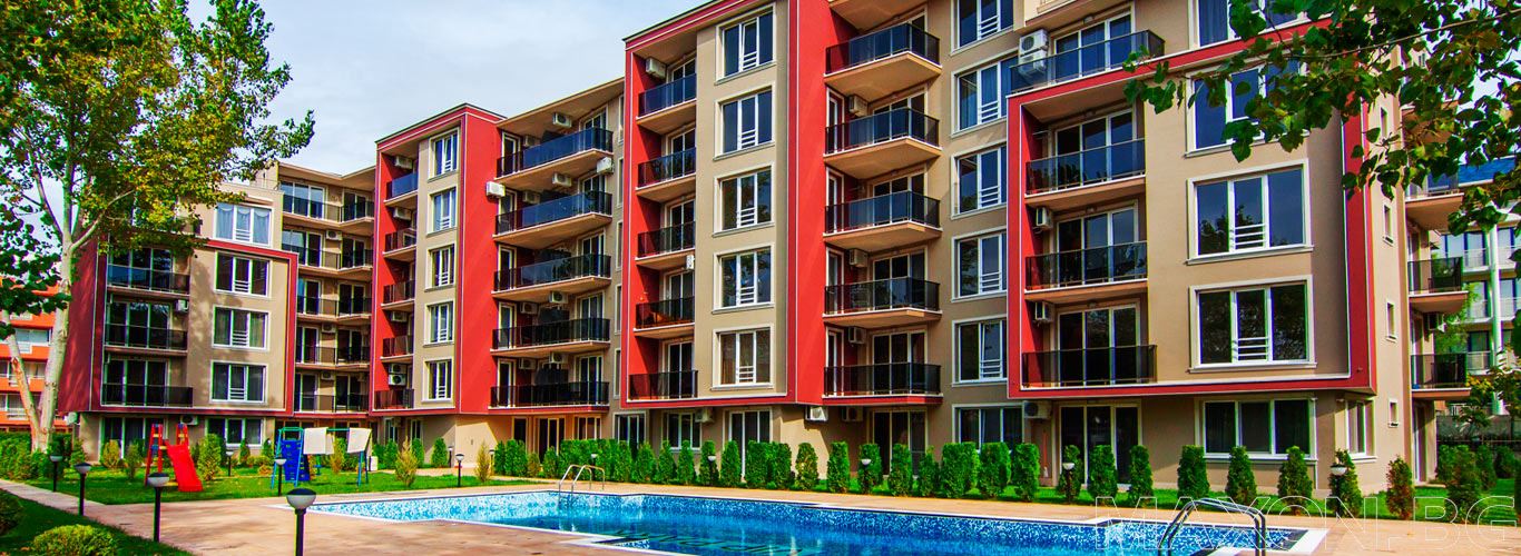Apartmán se dvěma ložnicemi s výhledem na bazén v moderním komplexu na Slunečném pobřeží