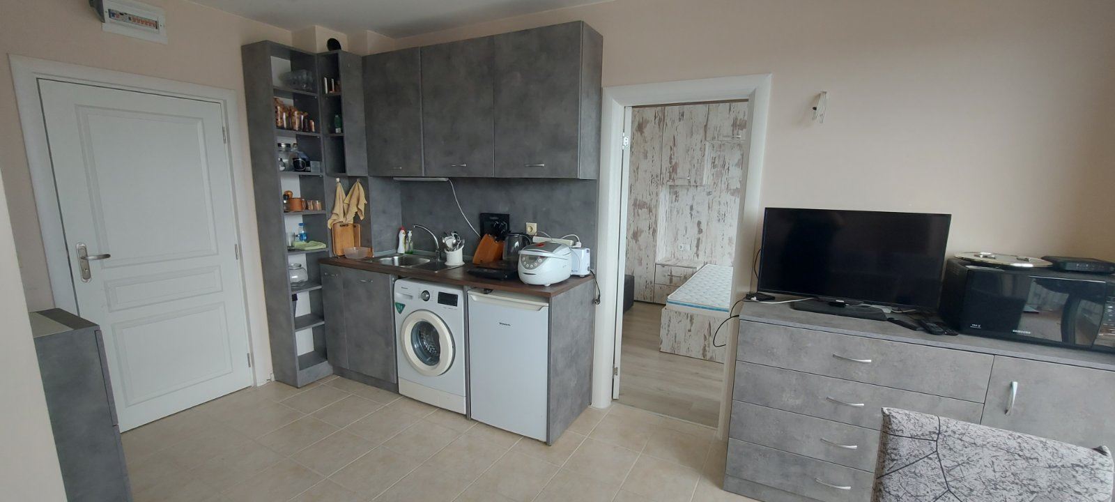 Prostorný apartmán s jednou ložnicí na Slunečném pobřeží – komfort, zeleň a skvělé zázemí v moderním komplexu