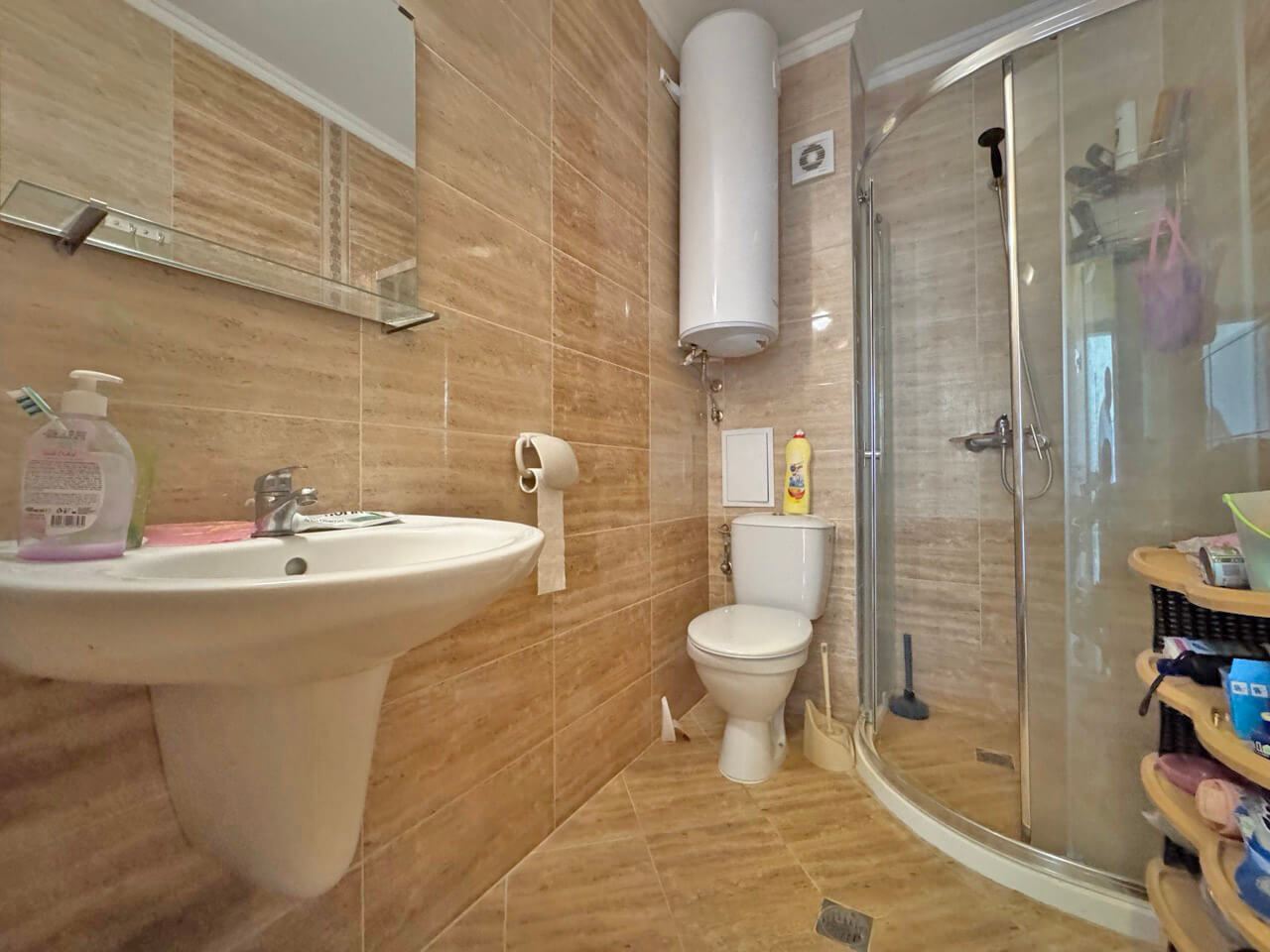 Apartmán se dvěma ložnicemi s výhledem na bazén v moderním komplexu na Slunečném pobřeží