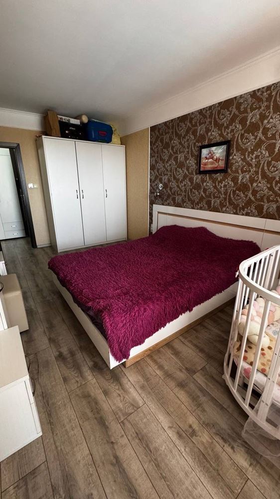 Byt s jednou ložnicí v prestižním komplexu s výhledem na moře a zeleň