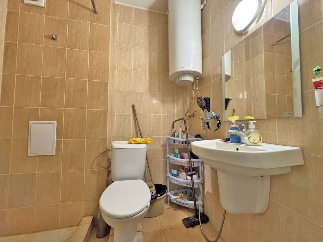 Prostorný apartmán s jednou ložnicí a nízkým poplatkem za údržbu na Slunečném pobřeží