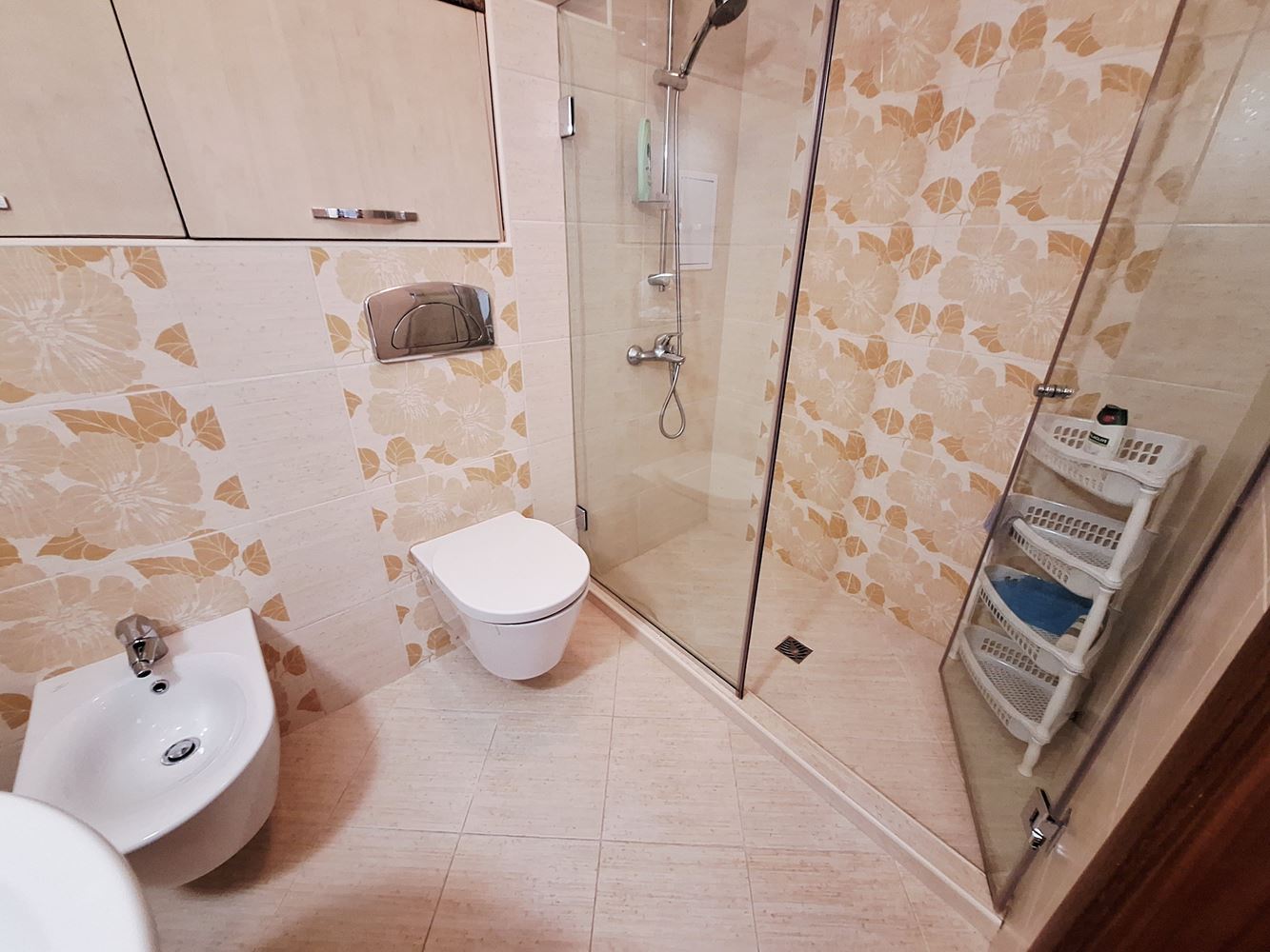 Prostorný apartmán se dvěma ložnicemi a parkovacím místem 200 metrů od moře ve Sveti Vlas