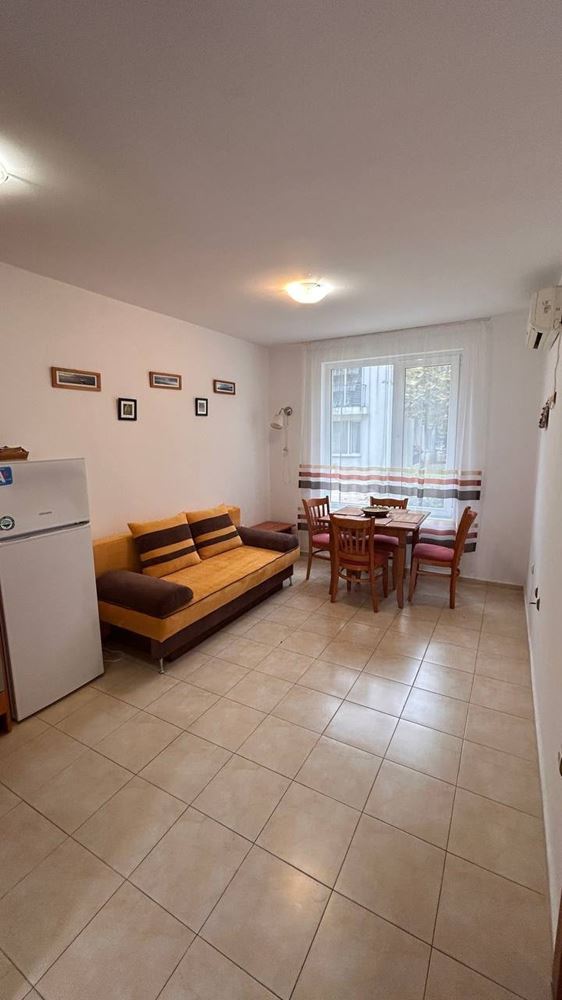 Prostorný apartmán se dvěma ložnicemi v uzavřeném komplexu na Slunečném pobřeží