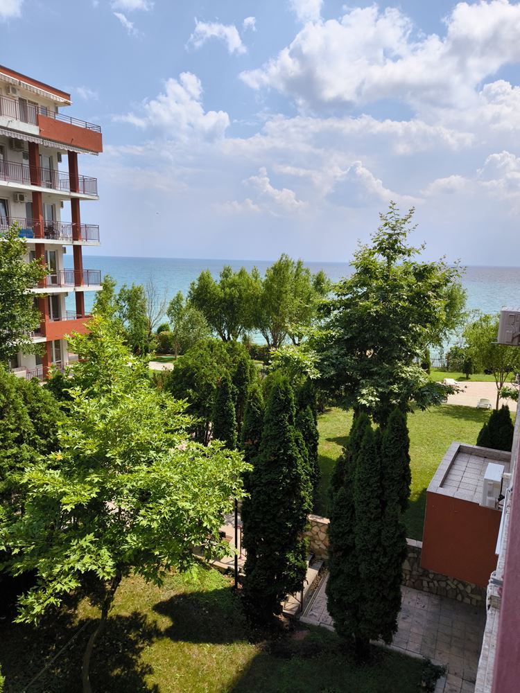 Luxusní apartmán s jednou ložnicí v první linii u moře ve Svetém Vlasu