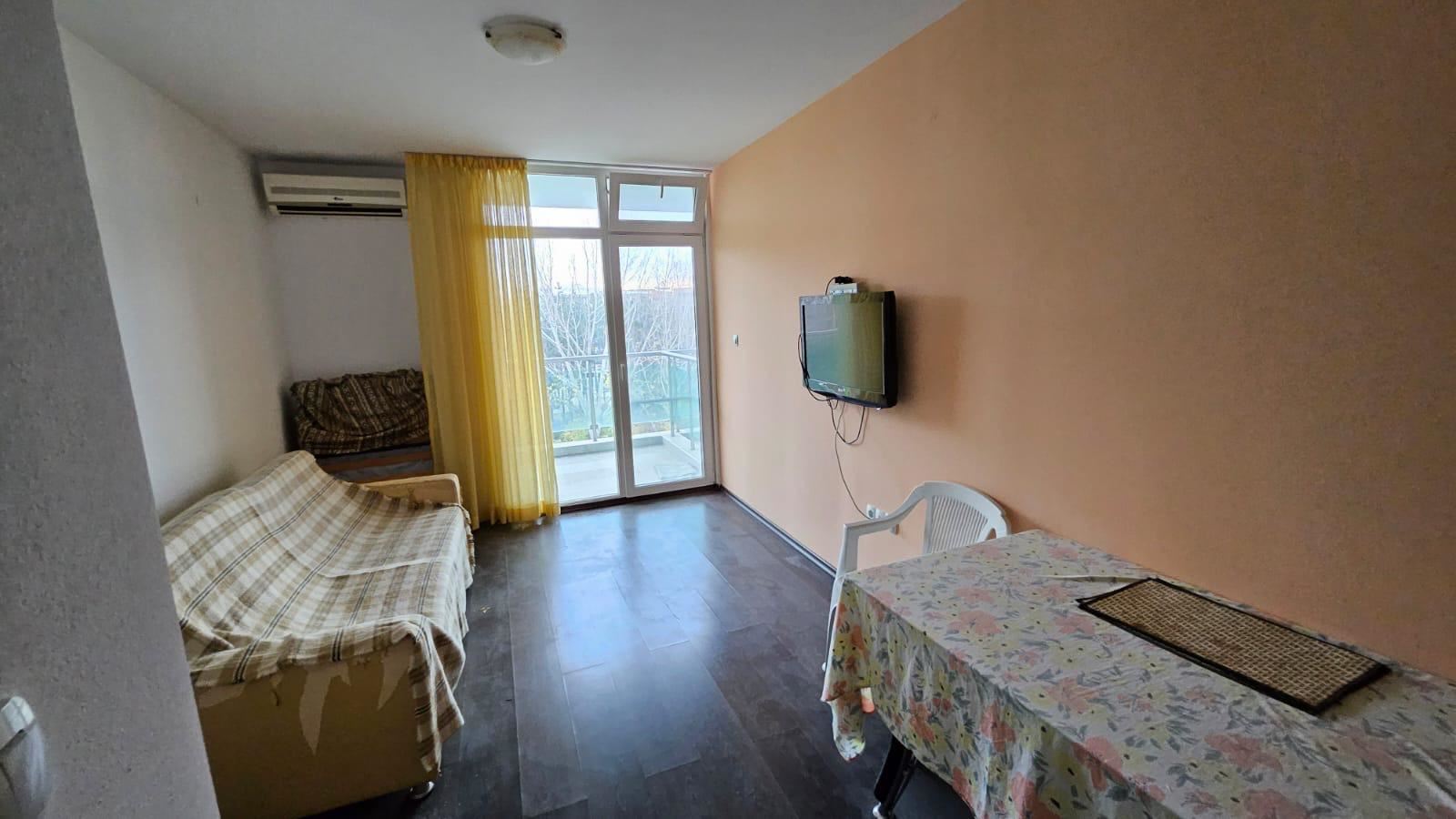 Prostorný apartmán s jednou ložnicí v moderním komplexu v srdci Slunečného pobřeží – skvělá investice a připraven k nastěhování