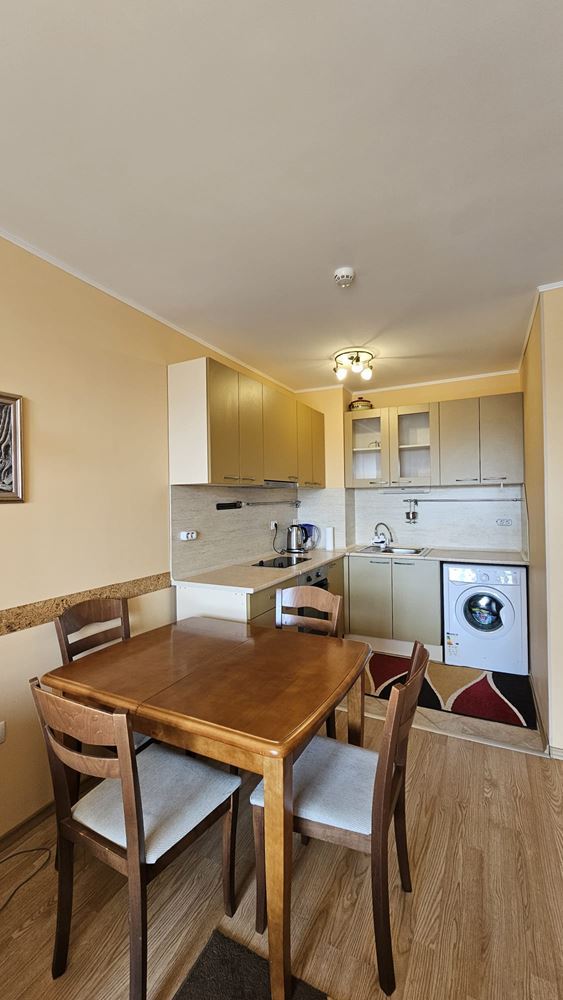 Prostorný apartmán se dvěma ložnicemi na první linii u moře se soukromou pláží ve Sveti Vlas
