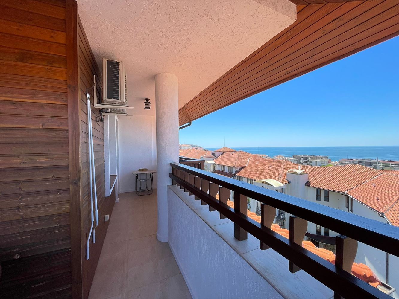 Panoramatický apartmán se třemi ložnicemi jen pár kroků od moře a jachtařského přístavu ve Sveti Vlas