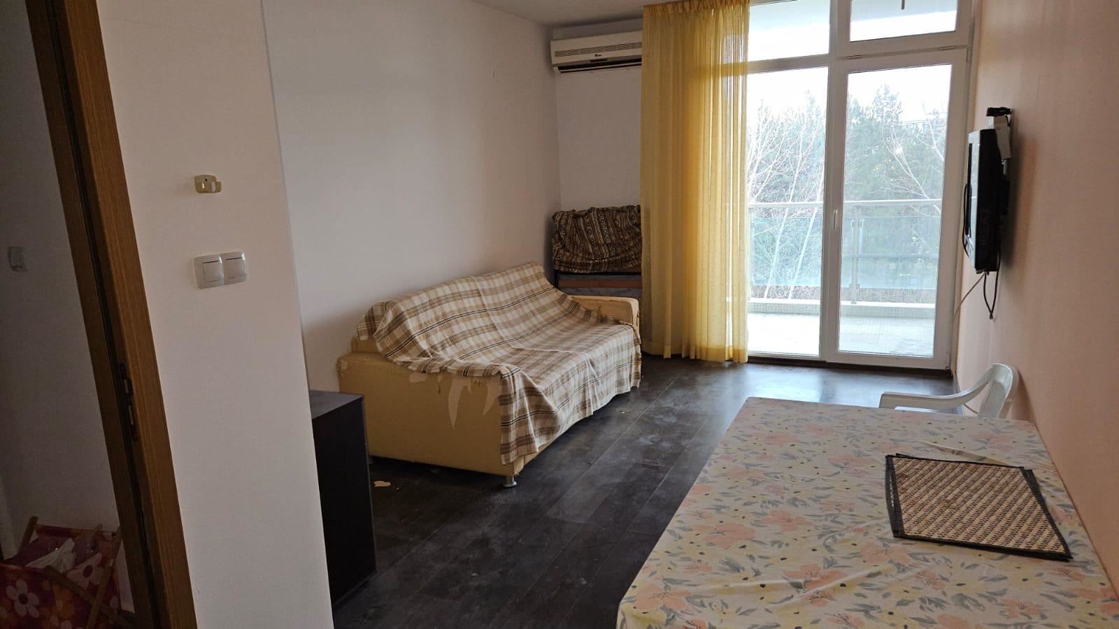 Prostorný apartmán s jednou ložnicí v moderním komplexu v srdci Slunečného pobřeží – skvělá investice a připraven k nastěhování