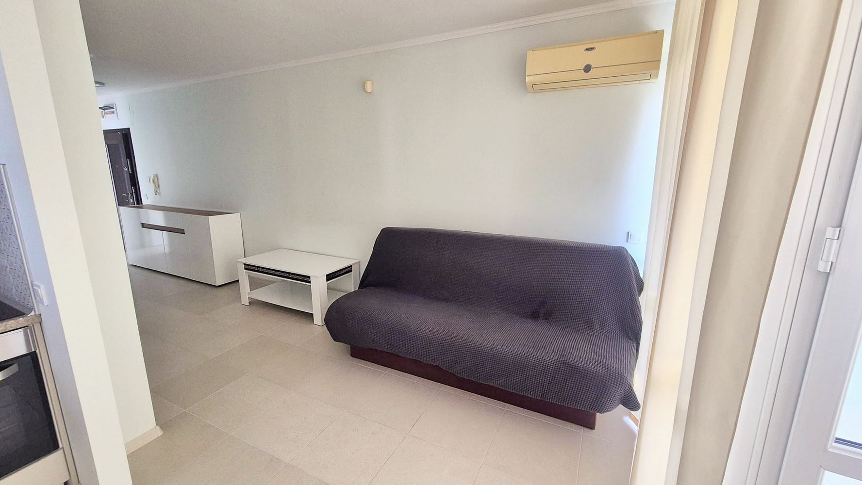 Stylový apartmán s jednou ložnicí a novým zařízením v oblasti Cocoa Beach – připravený k nastěhování
