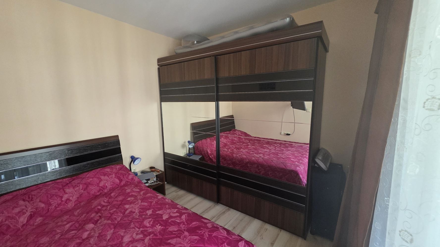 Apartmán s jednou ložnicí obklopený zelení a komfortem na Slunečném pobřeží – skvělá investice a útulný rekreační domov