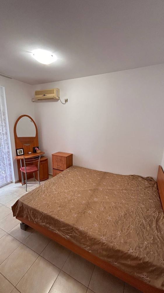 Prostorný apartmán se dvěma ložnicemi v uzavřeném komplexu na Slunečném pobřeží