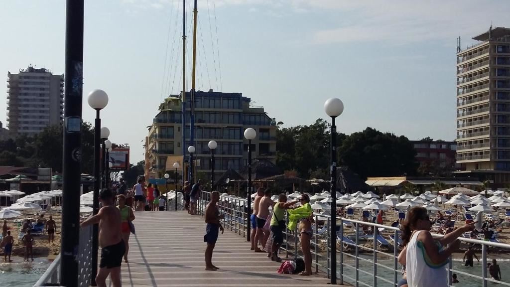 Exkluzivní nabídka v první linii ve Slunečném pobřeží – prostor, luxus a skvělá investice s výhledem na moře