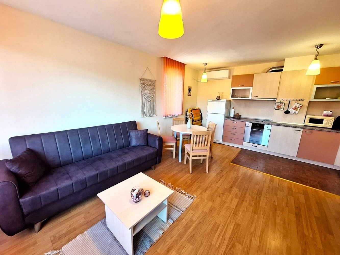 Jen pár kroků od moře – útulný apartmán se dvěma ložnicemi na začátku Svatého Vlasu