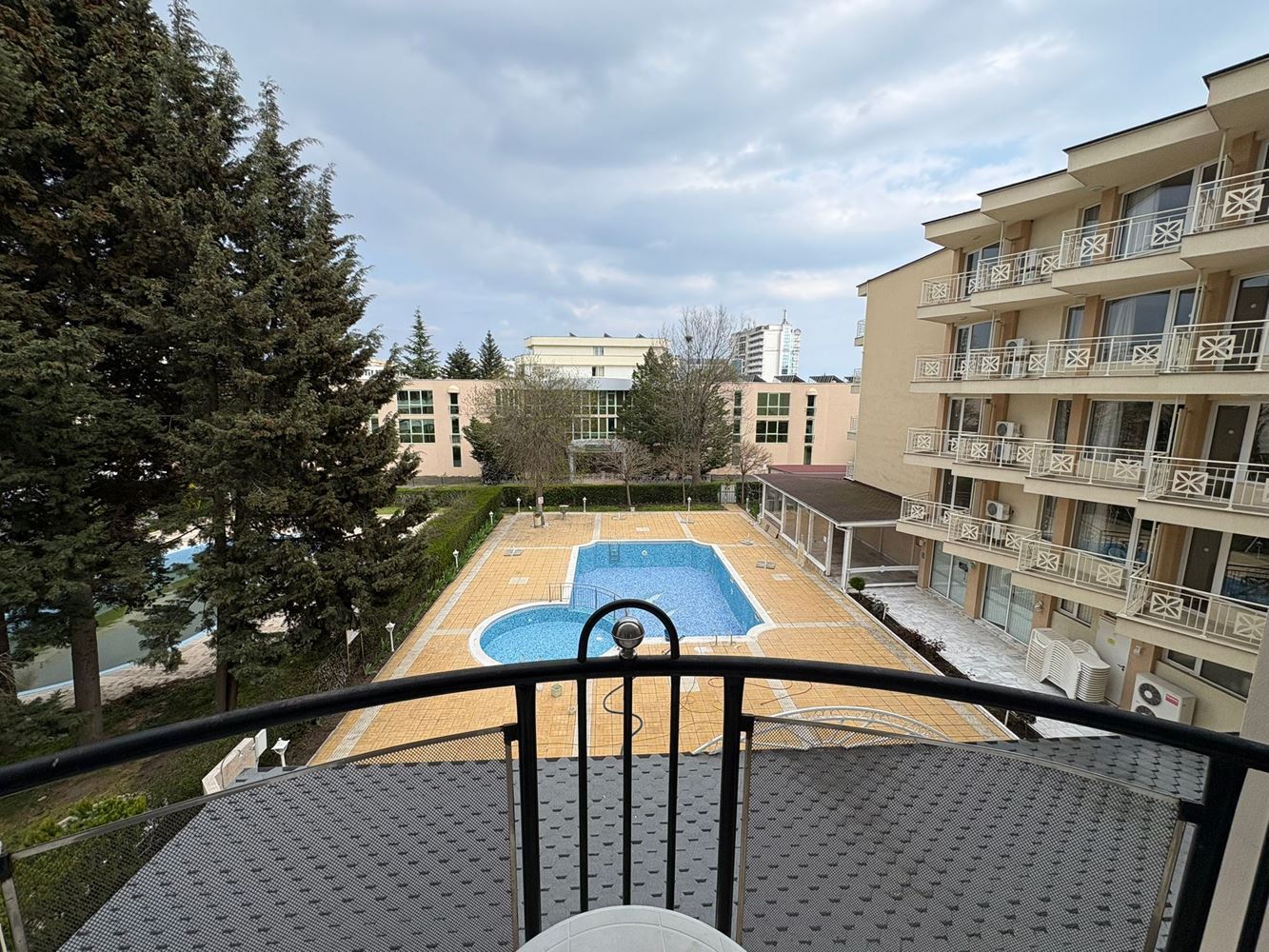  Apartmán se dvěma ložnicemi 300 metrů od pláže v centru Slunečného pobřeží