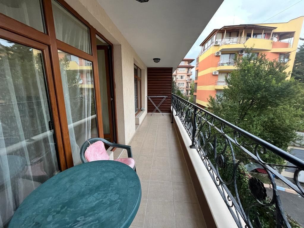 Prostorný apartmán s jednou ložnicí na první linii v malebné Ravdě